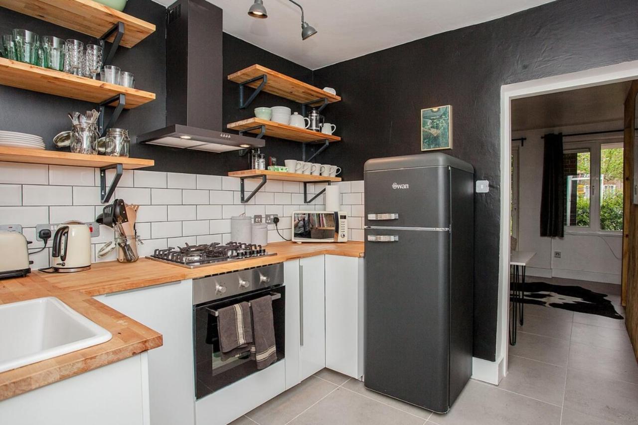 Modern 1bd Flat In Clerkenwell - Sleeps 4! * London
