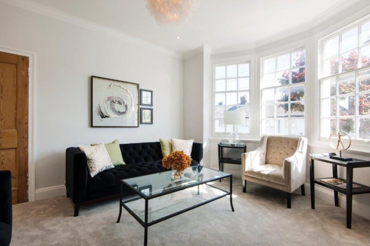 Modern Family In Close To Amenities And Train Feriehus London