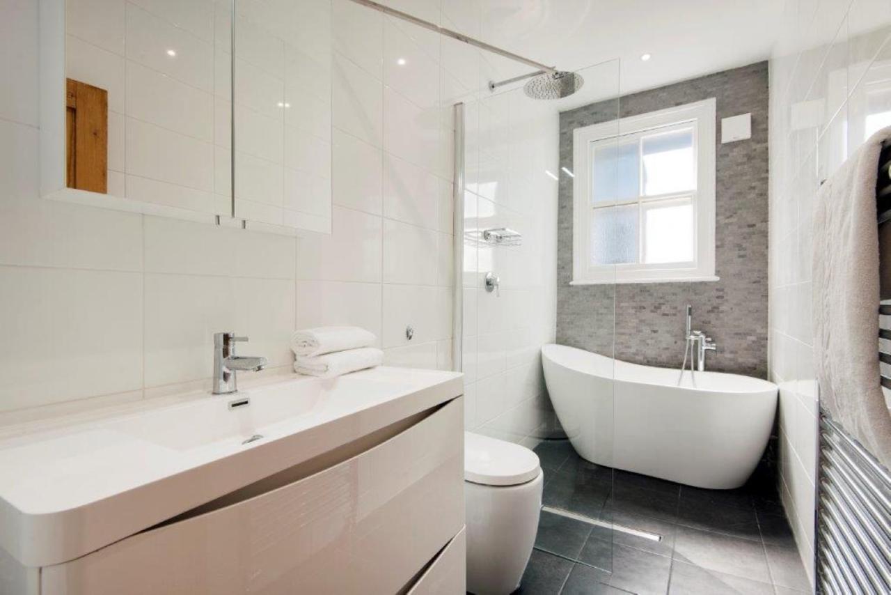 Modern Family In Close To Amenities And Train Vakantiehuis *