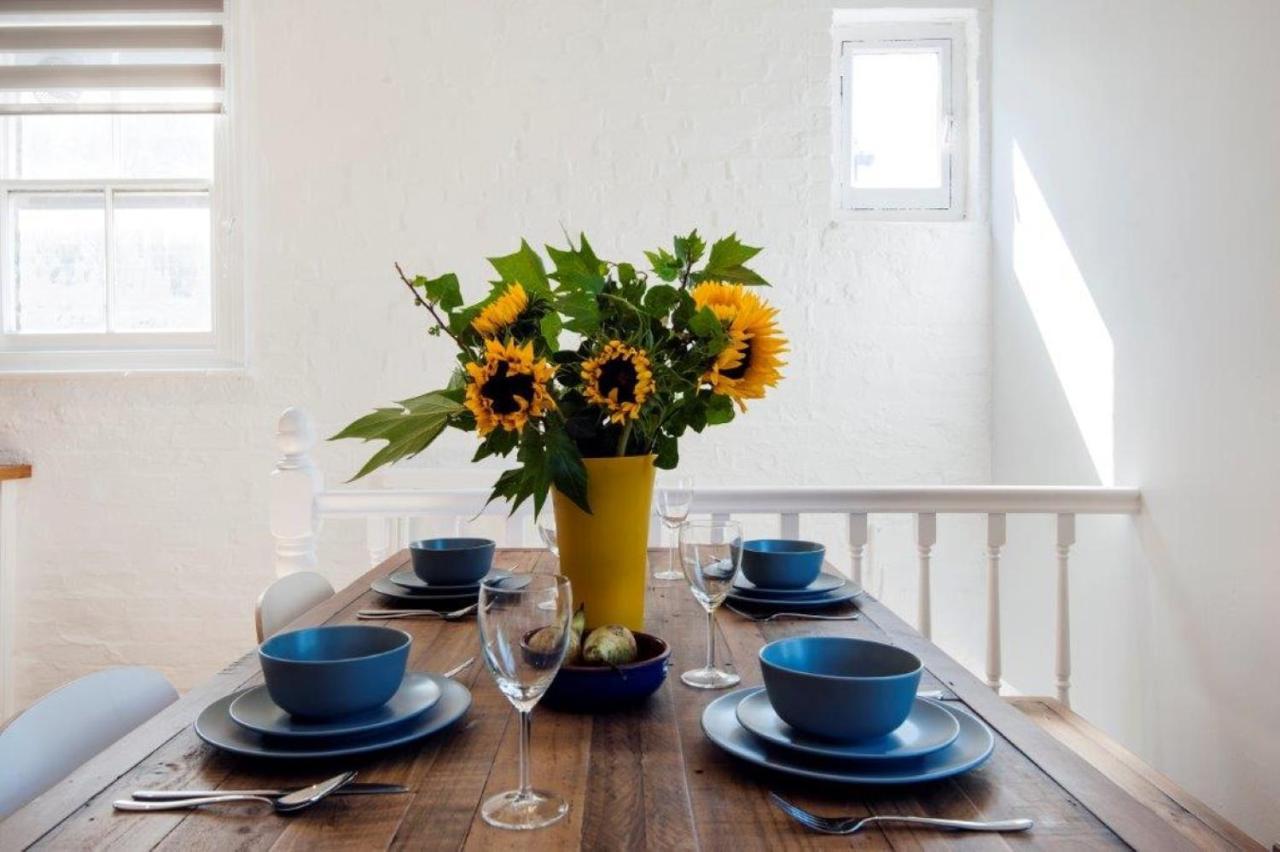 Modern Family In Close To Amenities And Train * Londen