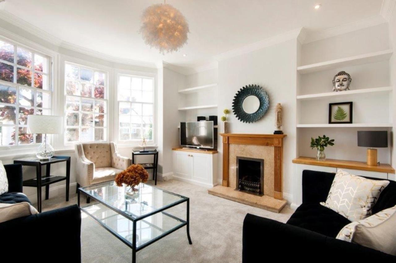 Modern Family In Close To Amenities And Train Feriehus London