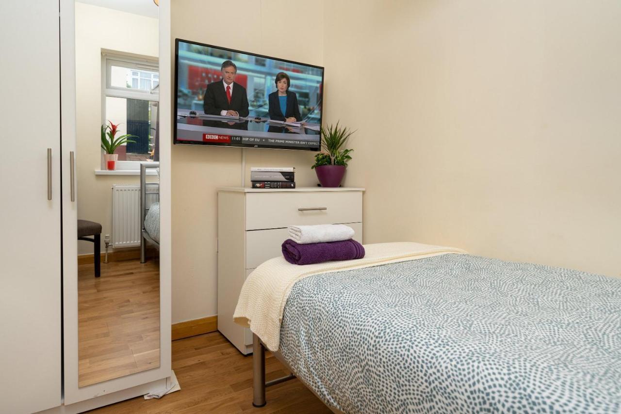 Single G1 * London