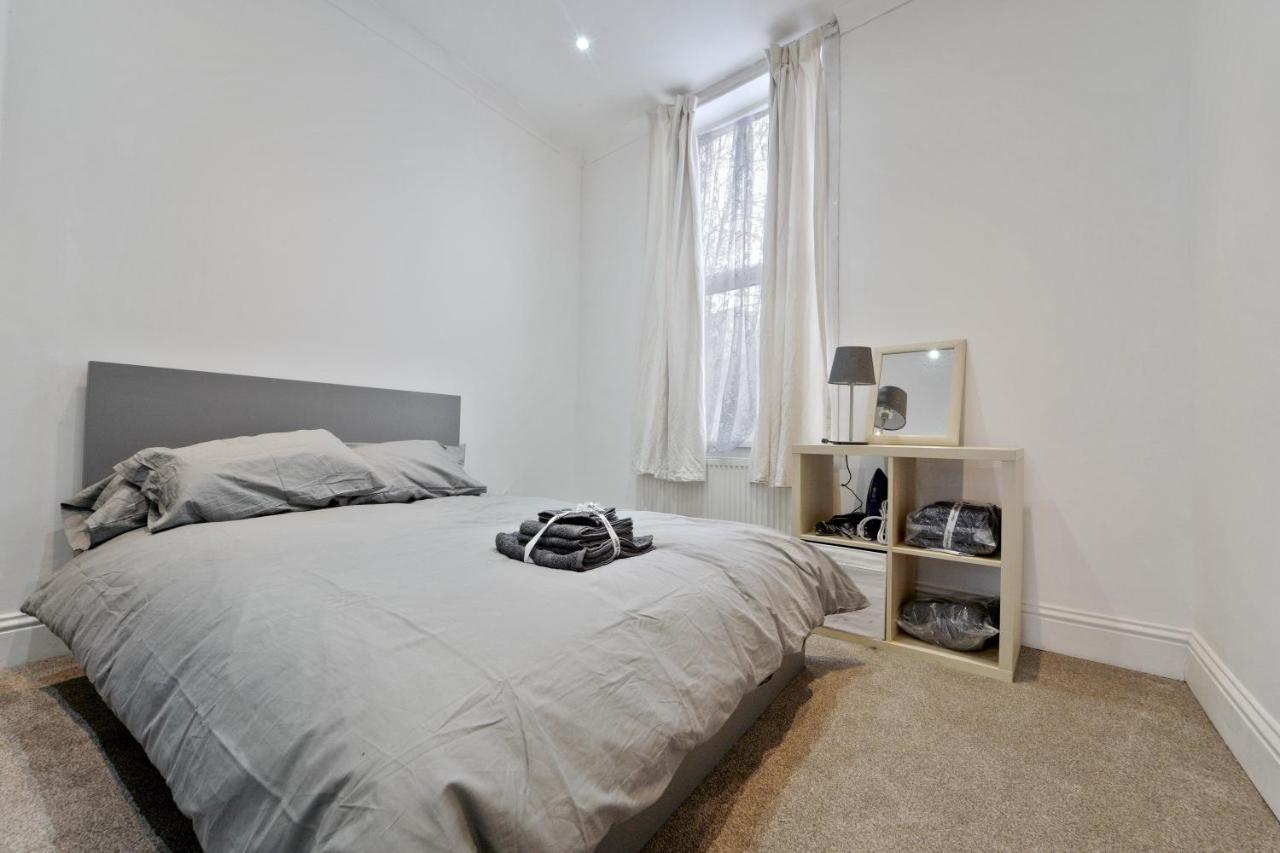 5b Belvedere Buildings Apartment London