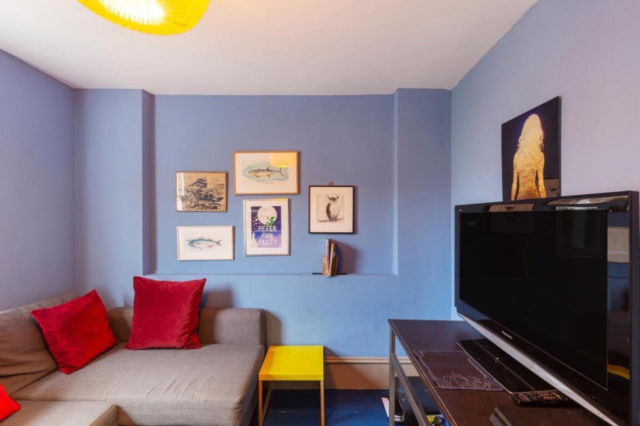 Lovely 4-bedroom House Near Portobello Apartment