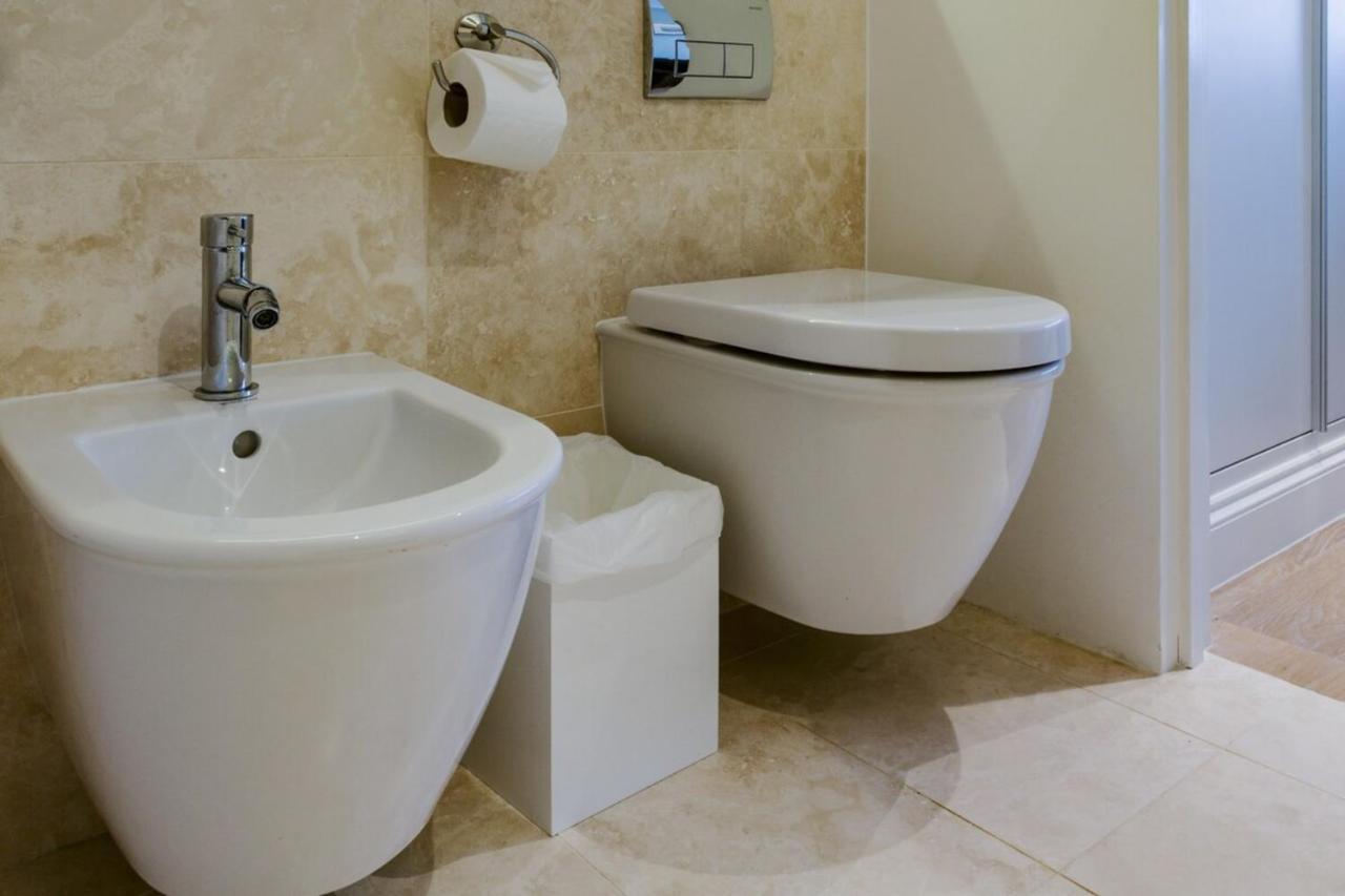 Beautiful 2 Bedroom 2 Bath Flat In South Kensington * London
