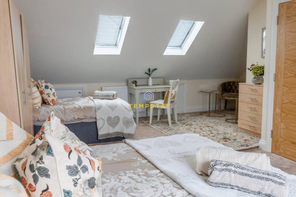 Holiday home 5 Bed/4 Bath At Wembley Stadium & Free Parking London