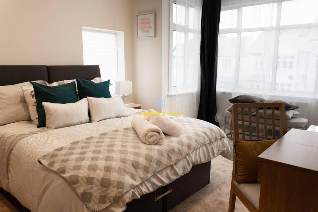 Ferienhaus 5 Bed/4 Bath At Wembley Stadium & Free Parking London