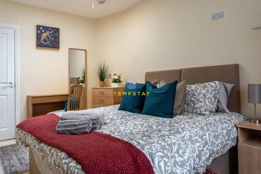 Ferienhaus 5 Bed/4 Bath At Wembley Stadium & Free Parking London