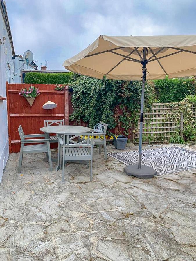 5 Bed/4 Bath At Wembley Stadium & Free Parking Ferienhaus London