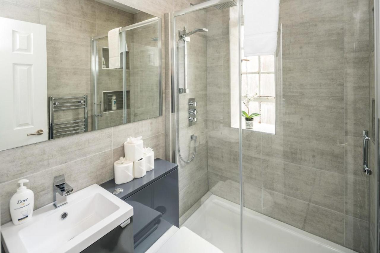 New Sleek Modern In The Heart Of Chelsea *