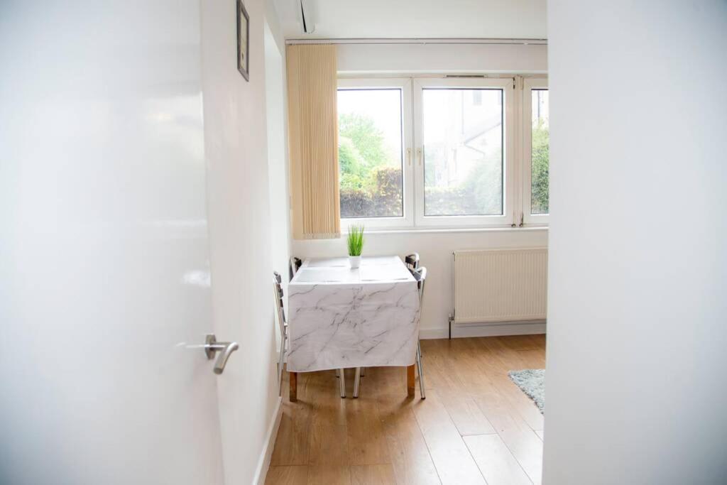 Shoreditch Hoxton Large 3 Bed Garden Flat Apartment