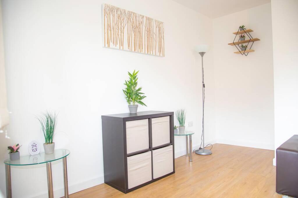Shoreditch Hoxton Large 3 Bed Garden Flat