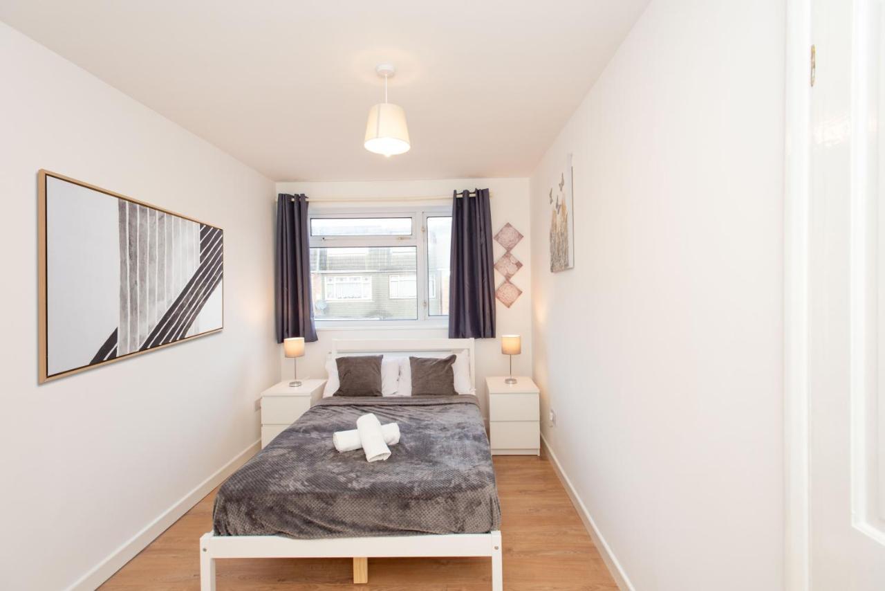 Stunning Four Bedroom House Close To Excel, O2 & With Free Parking Сasa de vacaciones Londres