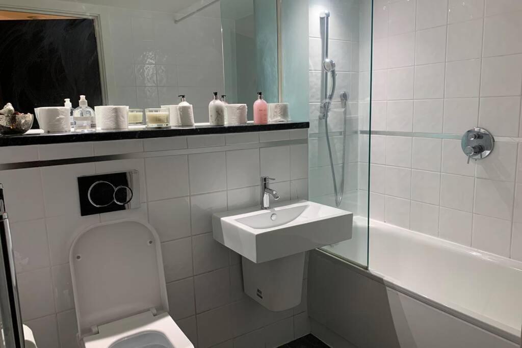 Apartment 1988 Homes - Milend London
