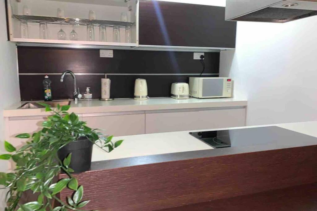Apartment 1988 Homes - Milend