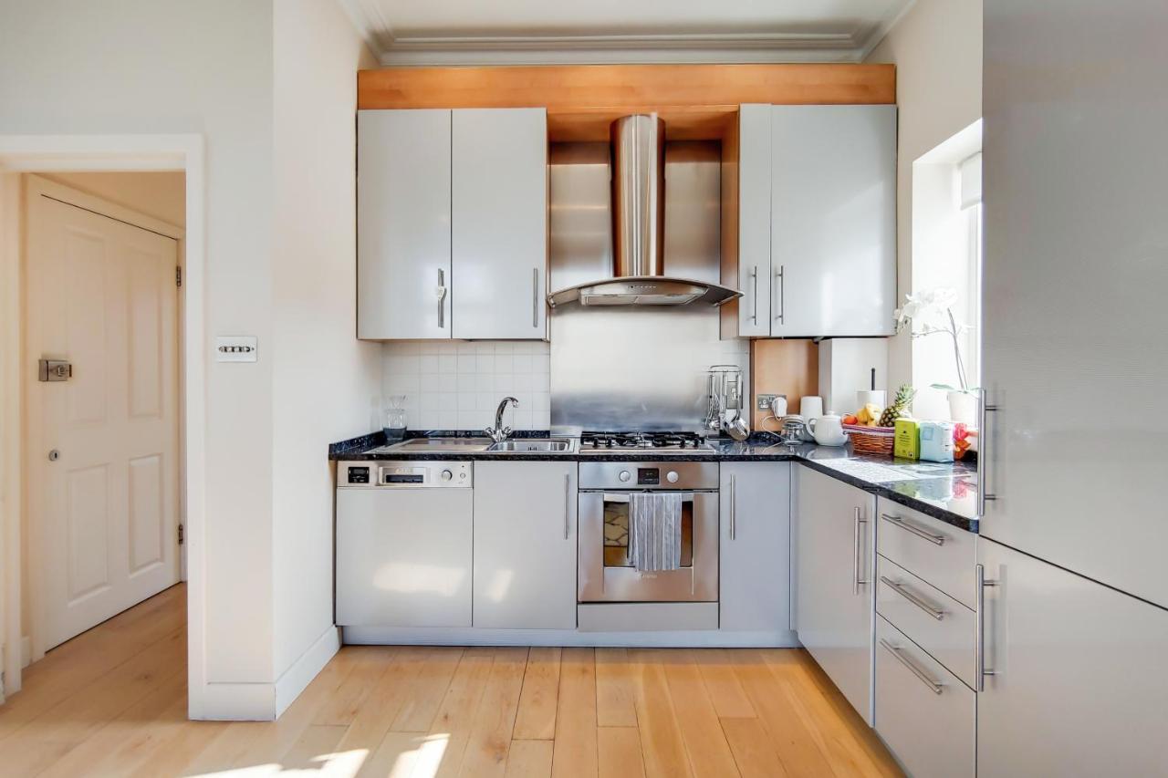 Apartment Cg1 - 2 Bedroom Apt, Kensington Garden Square View London
