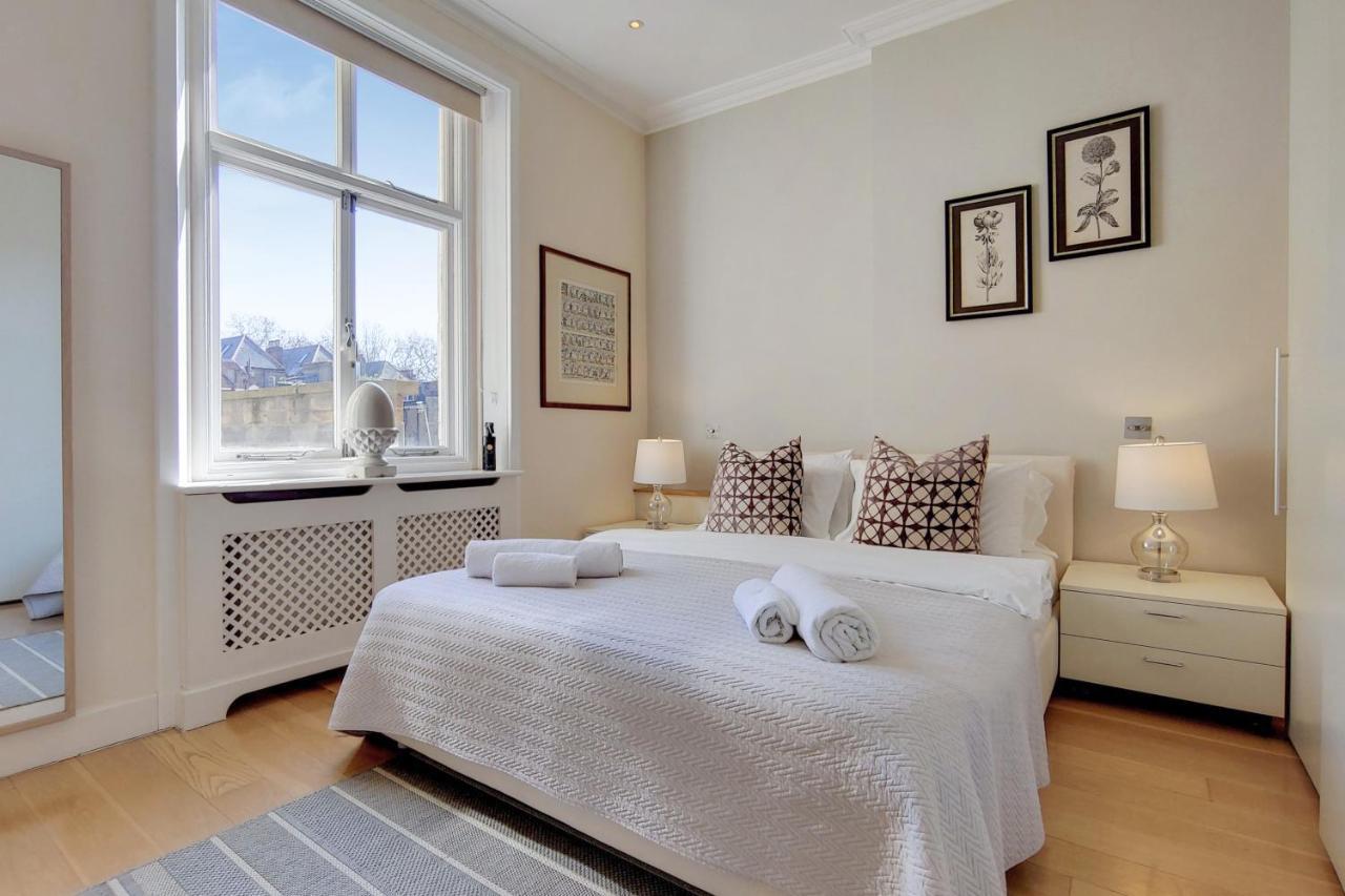 Cg1 - 2 Bedroom Apt, Kensington Garden Square View Apartment *