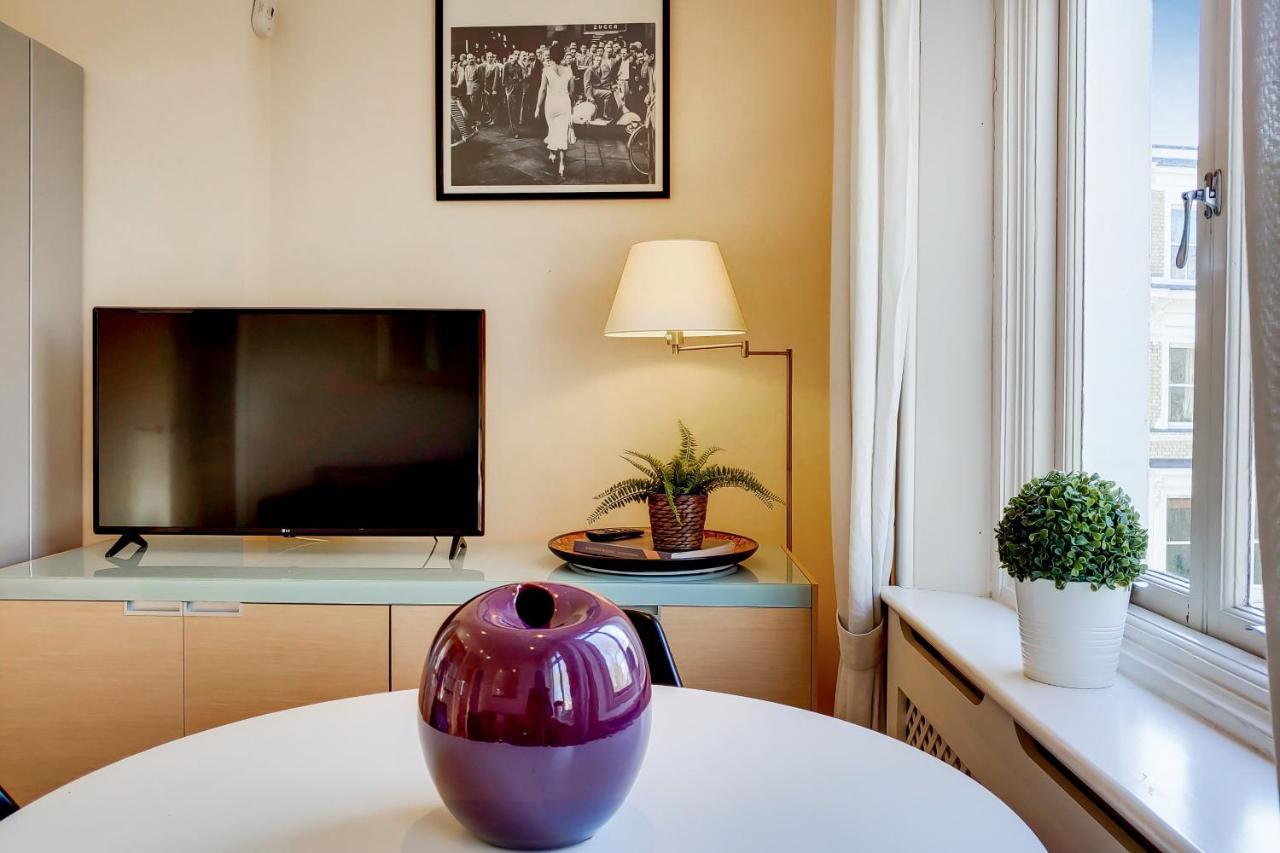 Cg1 - 2 Bedroom Apt, Kensington Garden Square View Apartment *