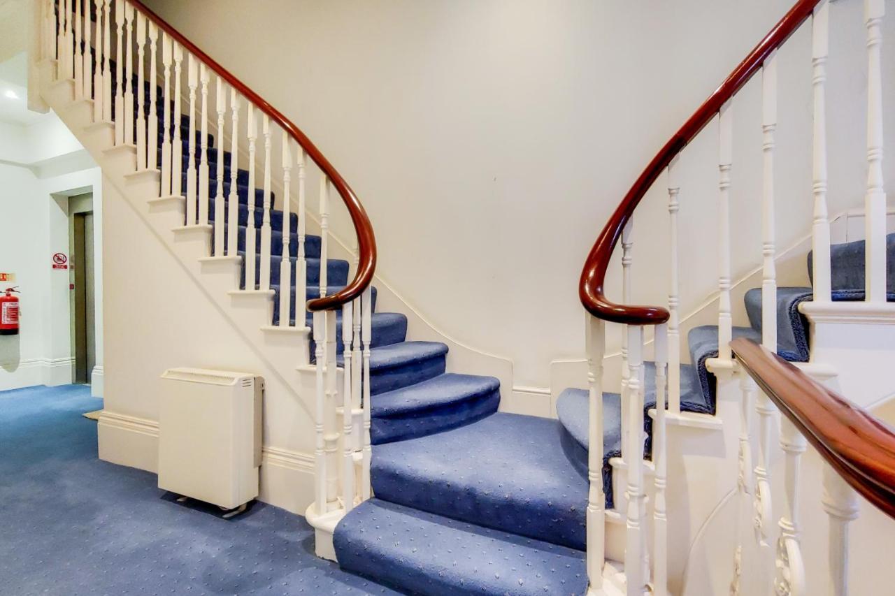 Cg1 - 2 Bedroom Apt, Kensington Garden Square View Apartment *