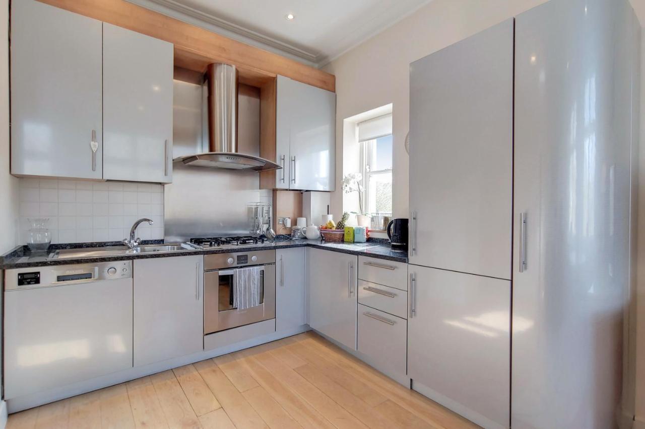 Cg1 - 2 Bedroom Apt, Kensington Garden Square View * London