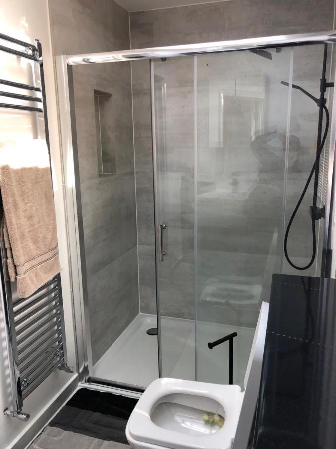 Privatunterkunft Self Contained Ensuite Double Bedroom With Own Entrance Free Off Street Parking