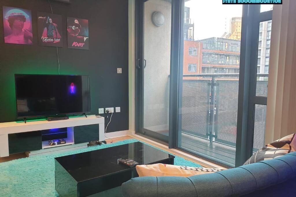 80s Retro 1bed Studio Serviced Canary Wharf Perfect For Solo & Couple Travellers Apartment London