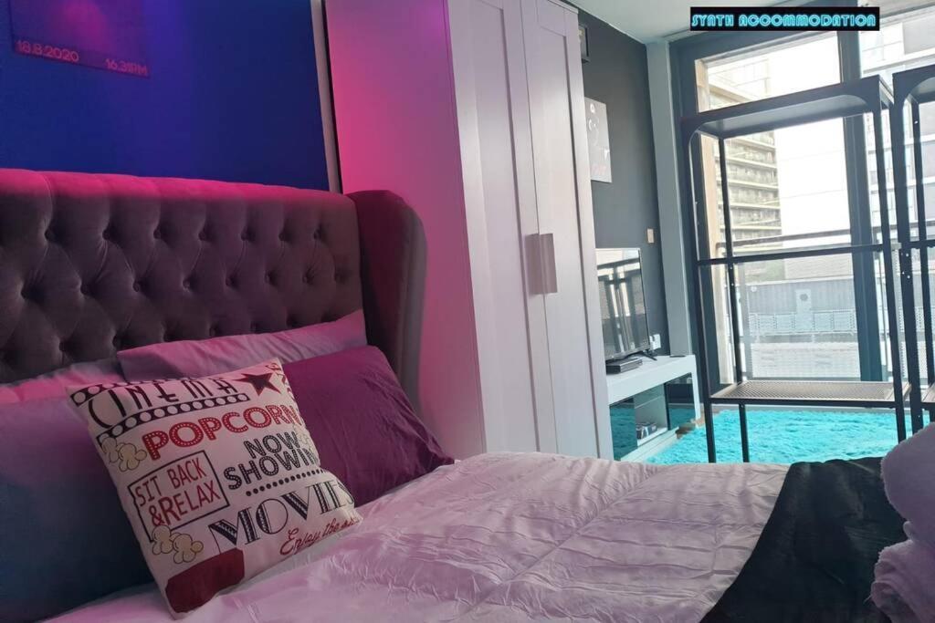 80s Retro 1bed Studio Serviced Canary Wharf Perfect For Solo & Couple Travellers * London