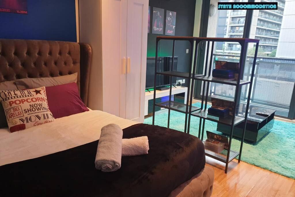 80s Retro 1bed Studio Serviced Canary Wharf Perfect For Solo & Couple Travellers * London
