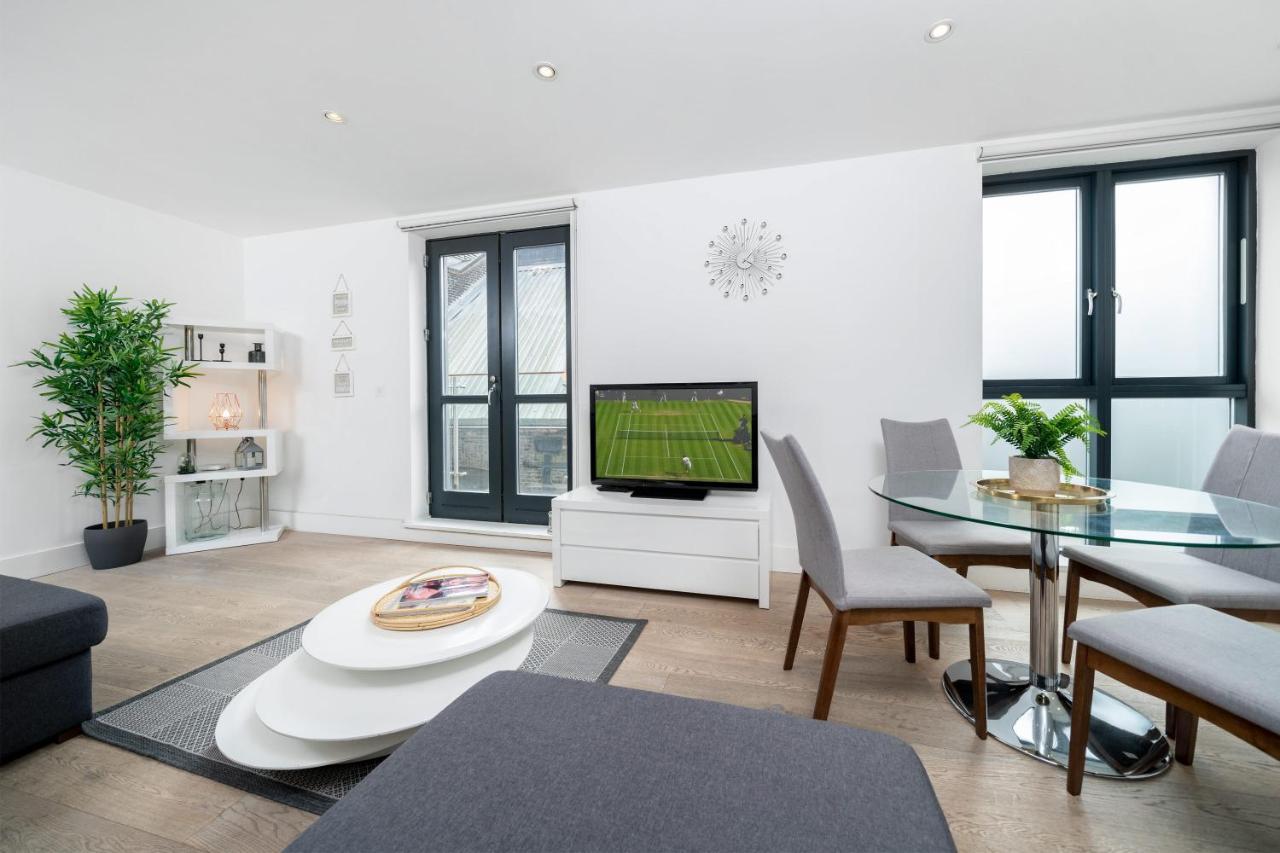 Spacious 2 Bedroom, 3 Beds 2,5 Bathroom, Trafalgar Square Apartamento *
