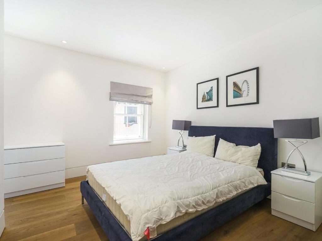Stunning And Bright - Romilly Street *