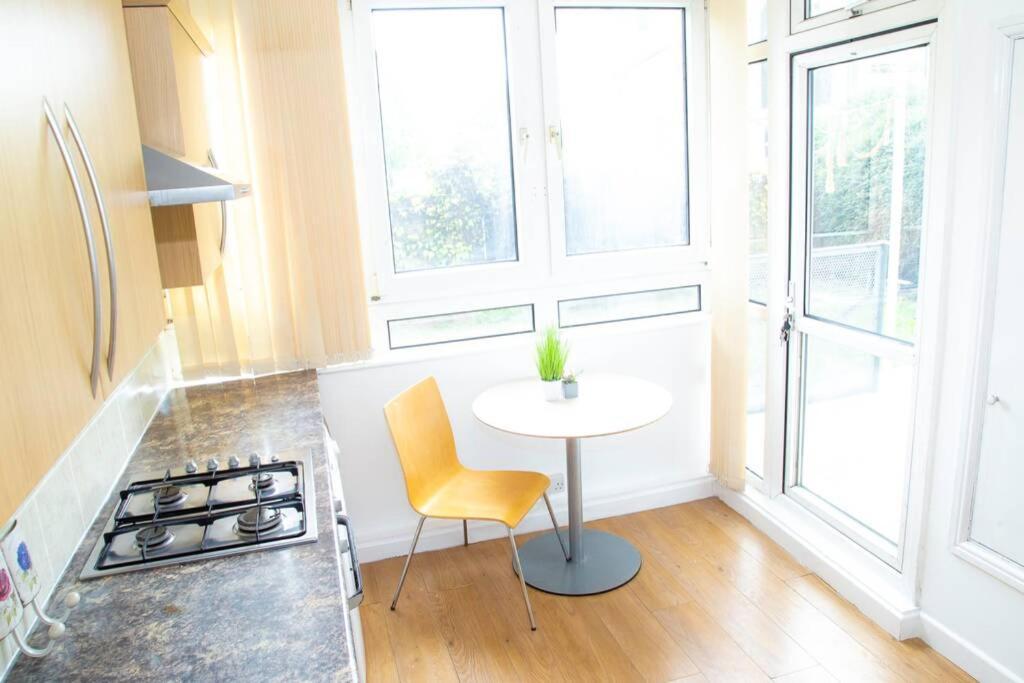 Apartment Shoreditch Hoxton Large 3 Bed Garden Flat London