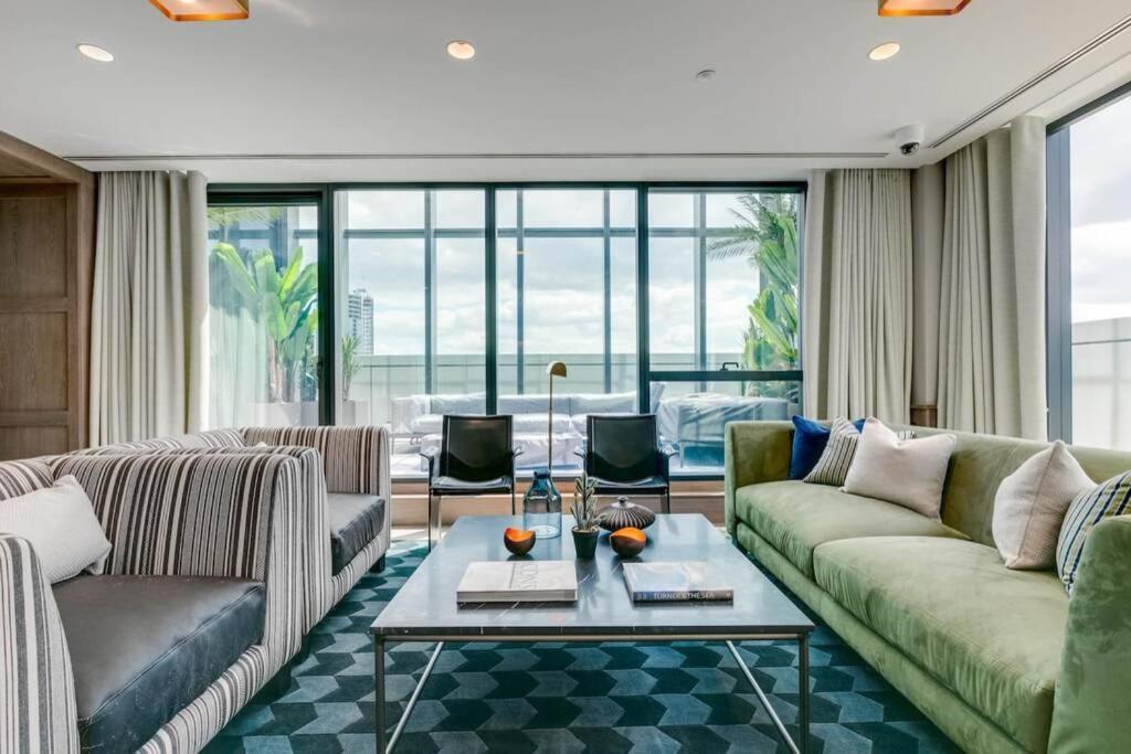 Two Bedroom With Two King Size Bed *
