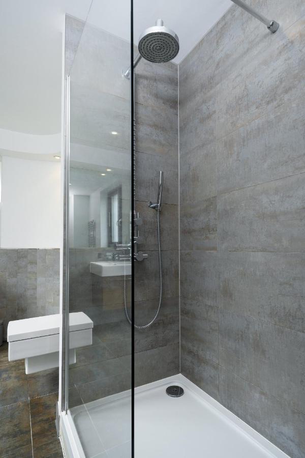 Spacious 2 Bedroom, 3 Beds 2,5 Bathroom, Trafalgar Square Apartamento