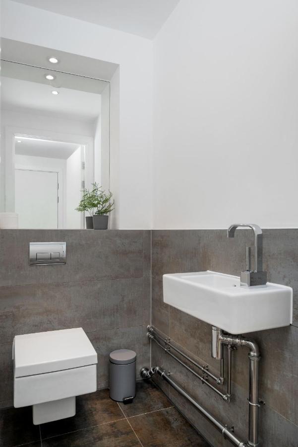 Spacious 2 Bedroom, 3 Beds 2,5 Bathroom, Trafalgar Square