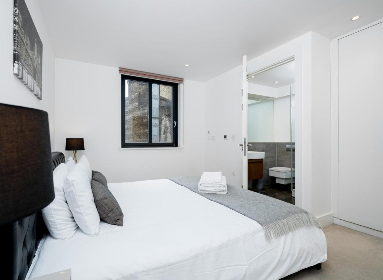 Spacious 2 Bedroom, 3 Beds 2,5 Bathroom, Trafalgar Square *