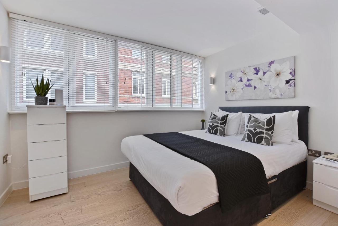 West Street By Aeria * Londres