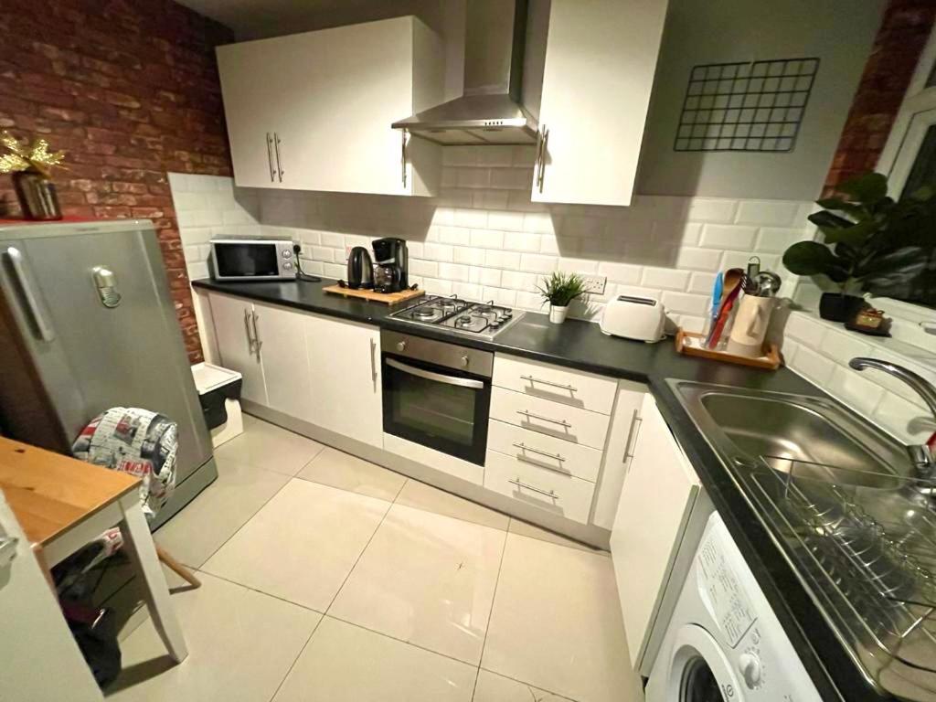 2 Bedroom Roof Terrace With Sauna Jakuzzi And Outdoor Cinema London