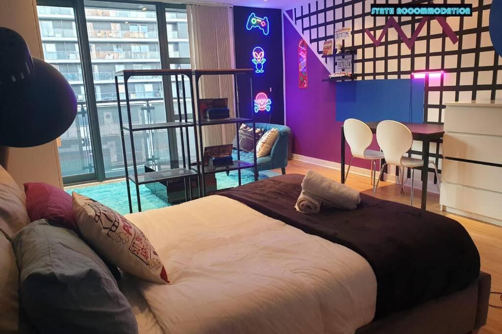 80s Retro 1bed Studio Serviced Canary Wharf Perfect For Solo & Couple Travellers Apartment