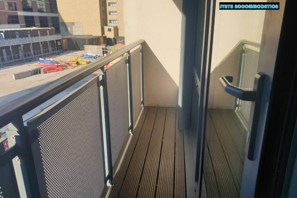 80s Retro 1bed Studio Serviced Canary Wharf Perfect For Solo & Couple Travellers Apartment *