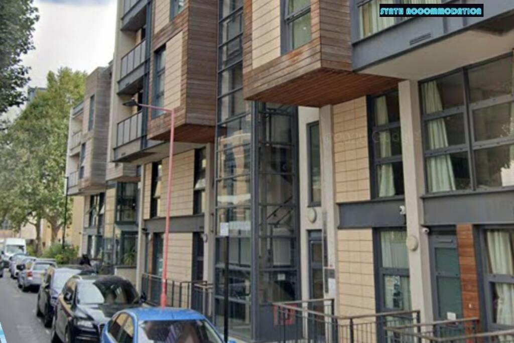 80s Retro 1bed Studio Serviced Canary Wharf Perfect For Solo & Couple Travellers