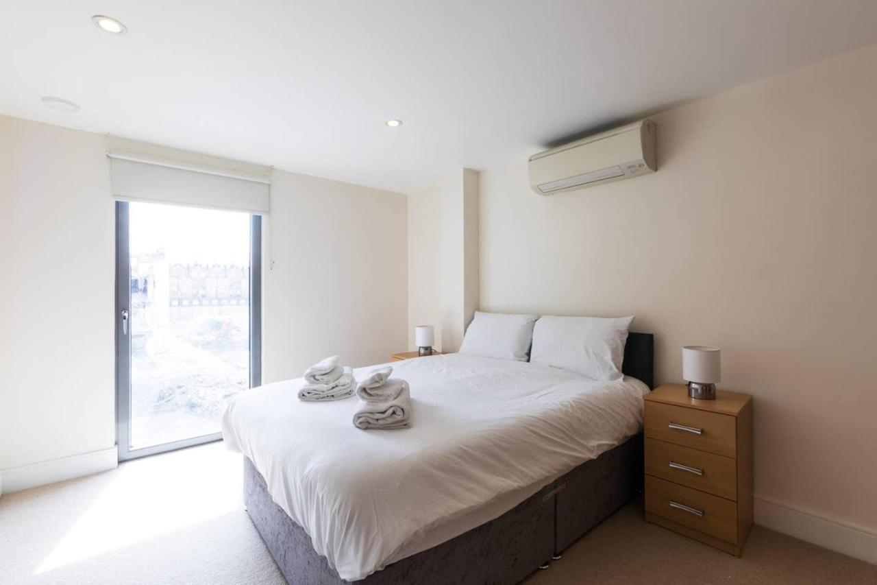 Bright And Modern 3 Bed Hyde Park * Londen
