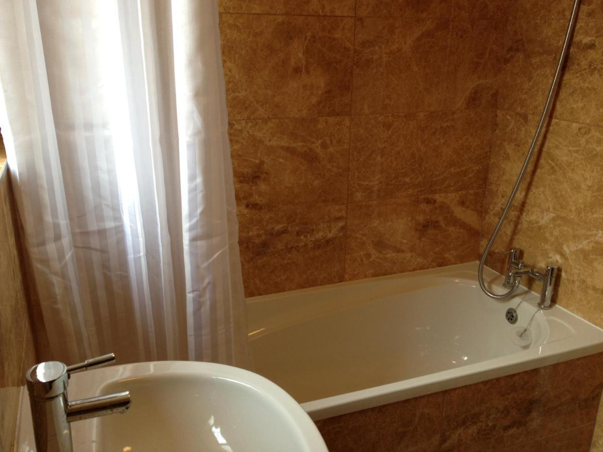 Homestay Single Near Excel *