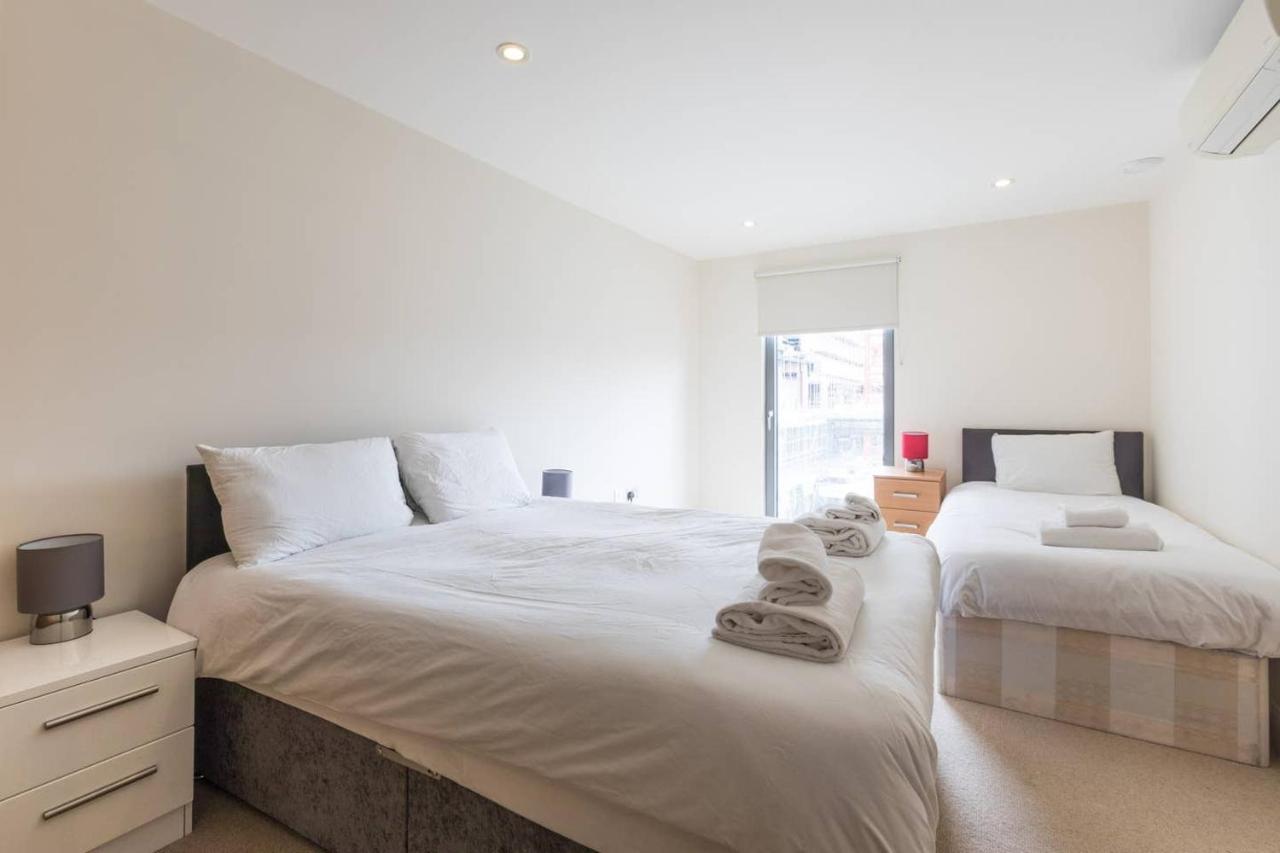 Bright And Modern 3 Bed Hyde Park Londen