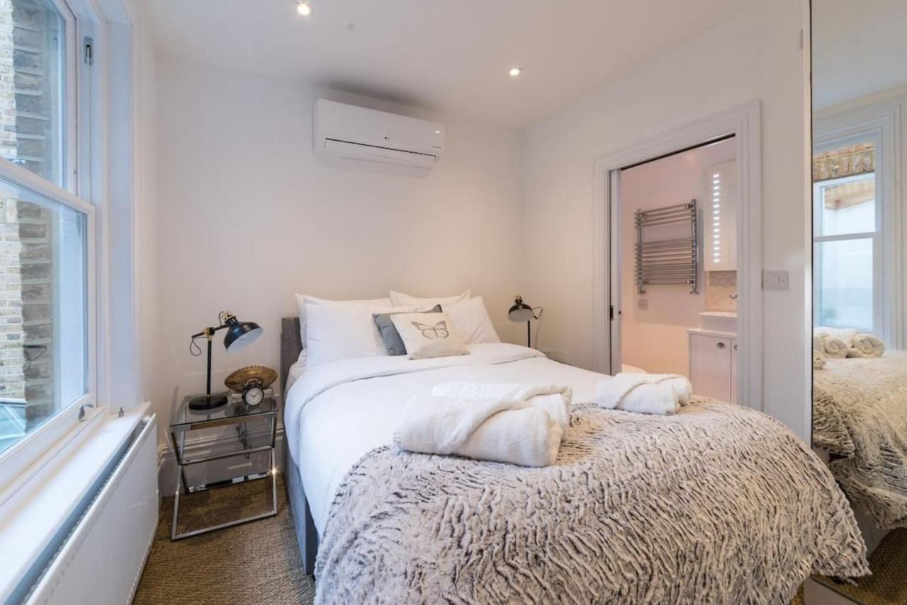Luxury 2 Bed With Sw Facing Terrace Apartment *