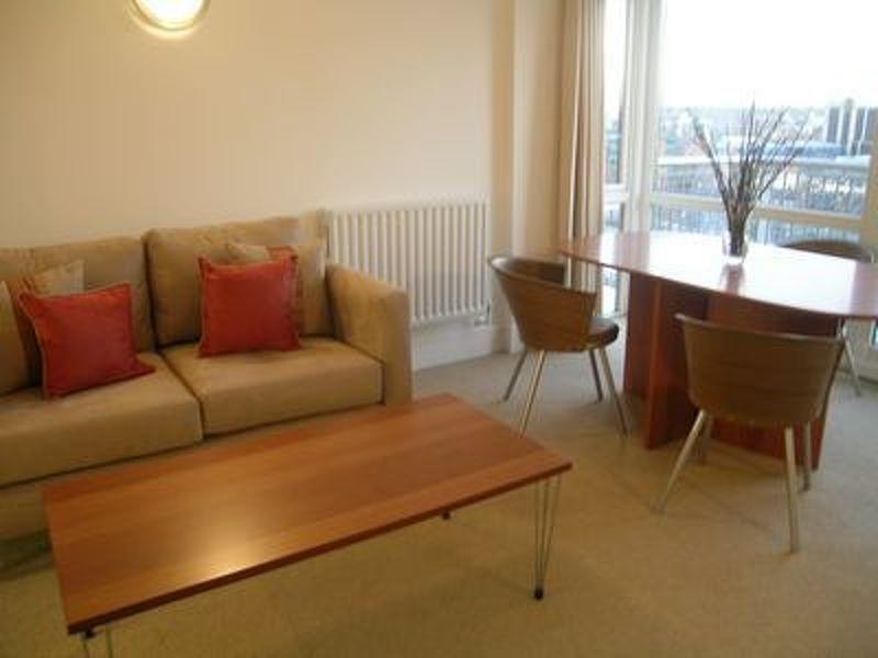 Ascot Deluxe Apartments - Canary Wharf Apartment