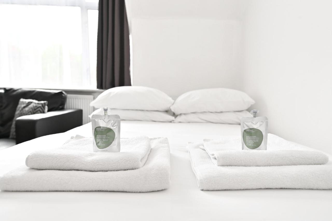 Soho Apartment, Theatres & Old Compton Street * London