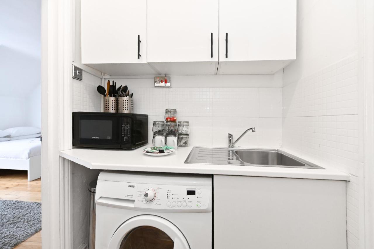 Soho Apartment, Theatres & Old Compton Street * London