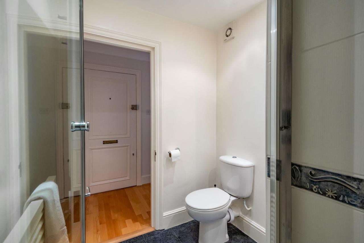 Apartment Pleasant Putney Close To The Tube Station By Underthedoormat London