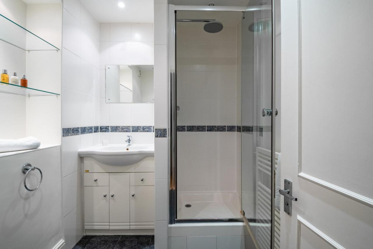 Apartment Pleasant Putney Close To The Tube Station By Underthedoormat *