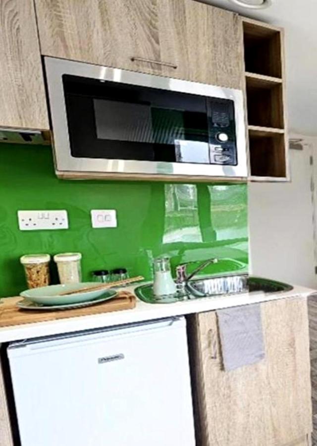 Trendy Studios, East Greenwich Pleasaunce - Sk * London